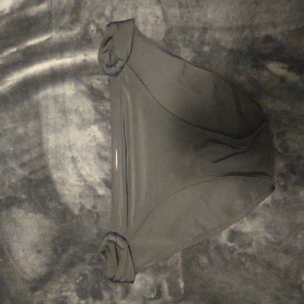 3/15 🦇 Black bikini bottoms